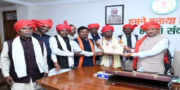 बस्तर सांसद के नेतृत्व में दशहरा पर्व में शामिल होने मुख्यमंत्री को दिया न्योता