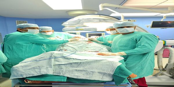 एसआरएन में आयुष्मान योजना से सफल स्पाइन सर्जरी, दूसरे दिन सीधे होकर चलने लगा मरीज