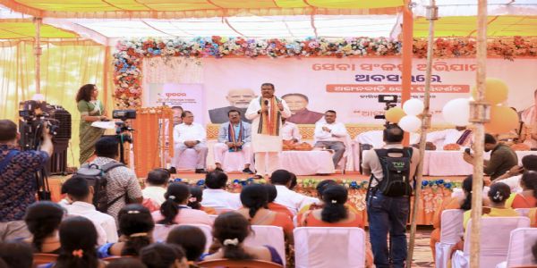बच्चों और गर्भवती माताओं की देखभाल हमारा सामाजिक दायित्व: धर्मेंद्र प्रधान