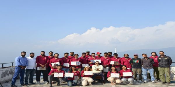 टिहरी झील में तृतीय चरण के वाटर स्कीइंग कोर्स का समापन