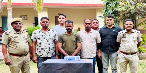 कैशियर एजेंटों को लूटने से पहले पुलिस के हत्थे चढ़ा वाहन चोर