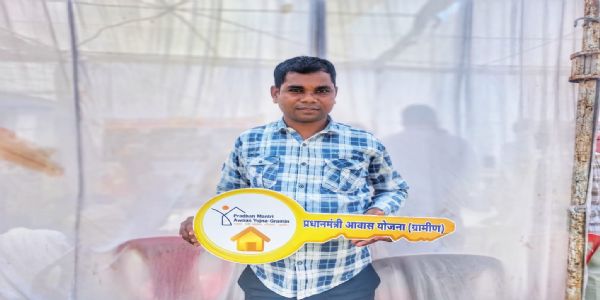 जांजगीर-चांपा : प्रधानमंत्री आवास योजना से धीरेंद्र रत्नाकर का पक्का घर बनाने का सपना हुआ साकार