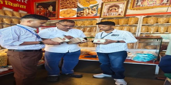 डूंगरपुर में खाद्य सुरक्षा विभाग की बड़ी कार्रवाई, 16 किलो अवधिपार सामग्री नष्ट