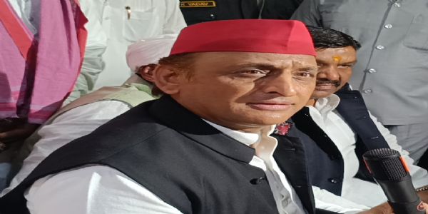 अखिलेश ने योगी को दी अयोध्या से चुनाव लड़ने की सलाह
