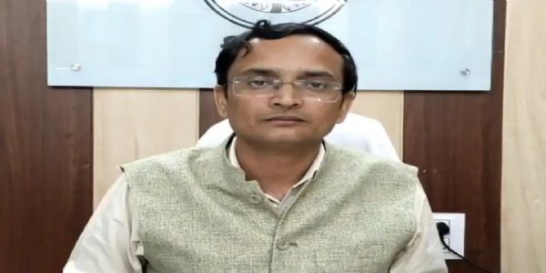 अनुकंपा में नौकरी न देने की शिकायत करने पहुंची विधवा से बीएसए पर लगाया अभद्रता का आरोप