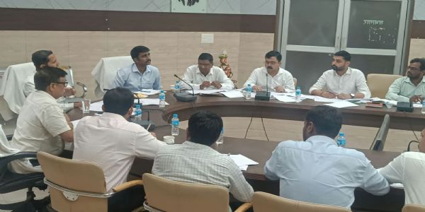 कौशल विकास योजनाओं की प्रगति तेज करने के निर्देश, युवाओं को रोजगार से जोड़ने पर जोर