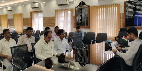 बंदरझूला के आदिवासी टोले में शत-llplप्रतिशत पात्र परिवारों को मिलेगा सुअर पालन योजना का लाभ