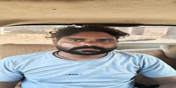 जांजगीर-चांपा: अकलतरा पुलिस की रेड में 40 लीटर अवैध महुआ शराब बरामद, आरोपित गिरफ्तार