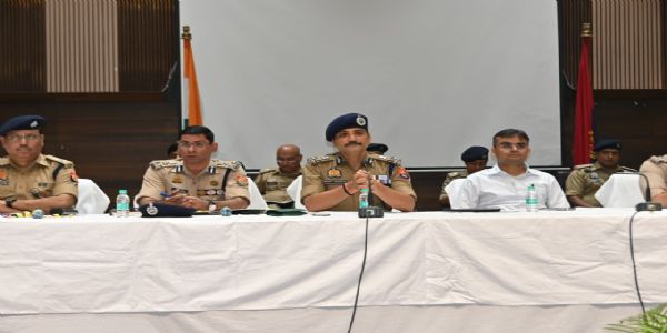 दुर्गा पूजा पंडालों में वैकल्पिक प्रकाश व्यवस्था अनिवार्य, इमरजेंसी लाइट और जनरेटर रखें: जिलाधिकारी