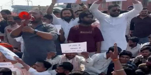 भोपाल में डेयरी से गोवंश के अवशेष मिलने पर बवाल, 3 गिरफ्तार, विरोध के बाद डेयरी तोड़ी