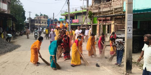 शारदीय नवरात्रि को लेकर गायत्री परिवार ने चलाया स्वच्छता अभियान, निकलेगी भव्य कलश यात्रा