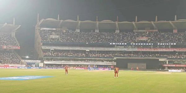 टी-20 मैच में रांची के जेएससीए स्टेडियम में चौकों-छक्कों की बारिश, भारत ने बनाया 249 रन