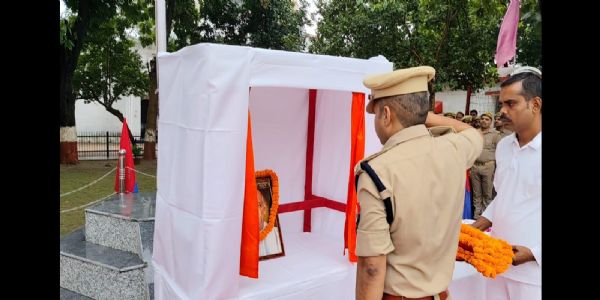 पुलिस लाइन्स में मनाया गया राष्ट्रीय एकता दिवस, सरदार पटेल को अर्पित किए श्रद्धासुमन