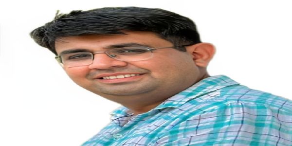 ज्ञान, स्क्रीन और संवेदना का संकट