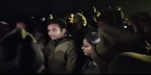 जुलूस से लौट रहे युवक को ट्रक ने कुचला, मौत के बाद उग्र हुए ग्रामीण