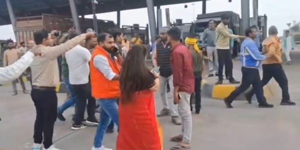 सोनभद्र में टोल प्लाजा कर्मियों की महिला अधिवक्ता के परिजनों से मारपीट