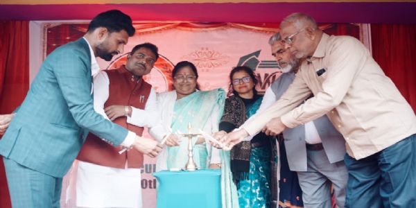 विदाई सह सम्मान समारोह में छात्र-छात्राओं को किया गया सम्मानित