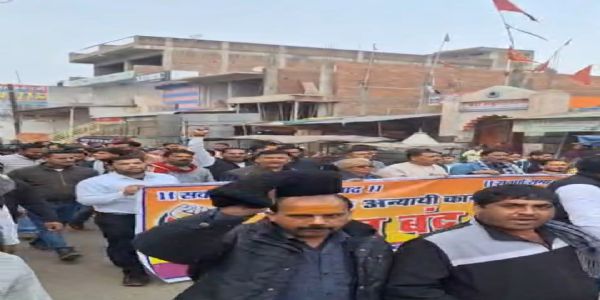 शिवपुरी में UGC नियमों के विरोध ने लिया उग्र रूप, BJP के बजट कार्यक्रम में तोड़फोड़, नेताओं पर फेंकी गईं बोतलें