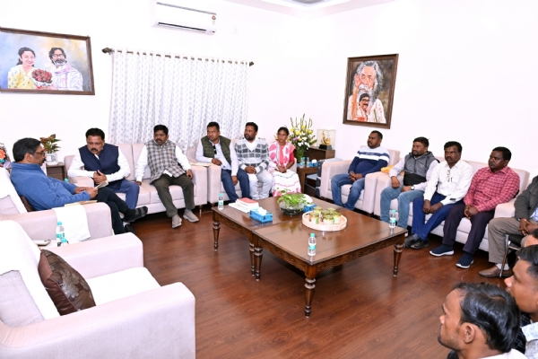 मुख्यमंत्री सहित अन्य