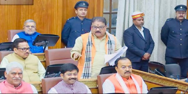 विद्युत बिल जारी करने में हो रही लापरवाही से उपभोक्ता परेशान: विजय बहादुर पाठक