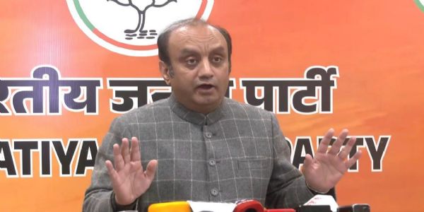 पेंगुइन के ट्वीट के बाद भाजपा का राहुल गांधी पर तीखा प्रहार, कहा- कपोल कथा के लिए उन्हें देश से माफी मांगनी चाहिए