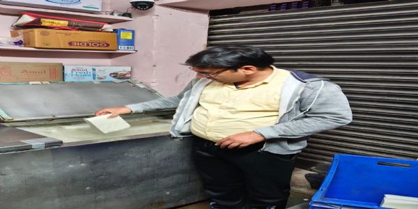 खाद्य सुरक्षा टीम ने करवाया 300 किलो मिलावटी पनीर नष्ट