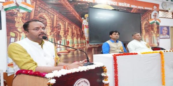 विद्यालय में सीखी गई बातें कठिन परिस्थिति में पथ प्रदर्शक का कार्य करेंगी : डॉ रंजीत