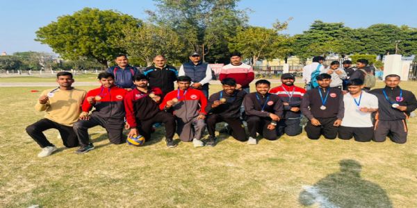 सीएसजेएमयू : वॉलीबॉल व रस्साकशी प्रतियोगिता में छात्राें ने दिखाया दमखम