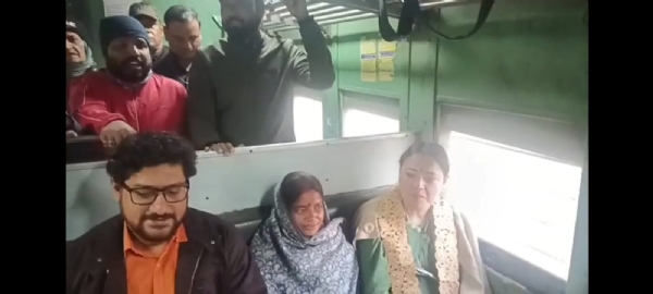 सफर करती विधायक अग्निमित्र पाल