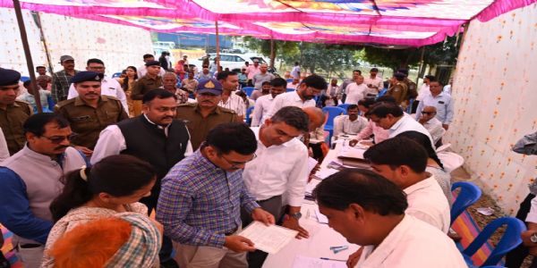 सरदार सरोवर परियोजना के डूब प्रभावितों की आयुक्त डॉ. खाड़े ने सुनीं समस्याएँ