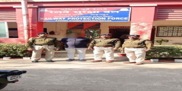 अवैध टिकट बिक्री का भंडाफोड़, आरपीएफ ने जब्त किए महंगे टिकट