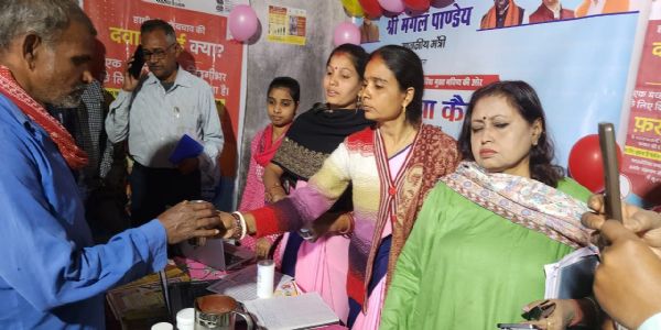 फायलेरिया उन्मूलन को लेकर मेगा कैंप में सभी लक्षित लाभार्थी को खिलाई गई दवा