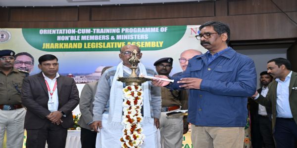 झारखंड विधानसभा में एनईवीए सेवा केंद्र का उद्घाटन, विधायकों को वितरित किए गए टैबलेट