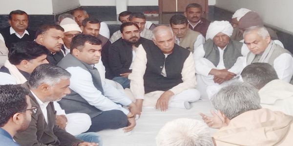 गुजरात के राज्यपाल ने सोनीपत में बहन के निधन शोक जताया