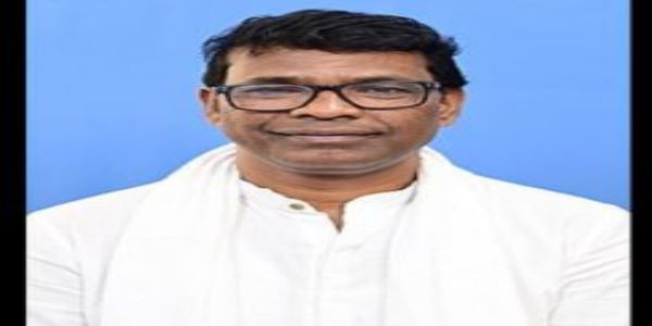 ओडिशा में हाथी हमलों से बढ़ती मौतों पर वन मंत्री की प्रतिक्रिया, सेल्फी लेने से बचने की अपील