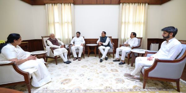 सुनेत्रा पवार ने प्रधानमंत्री और गृहमंत्री से की मुलाकात