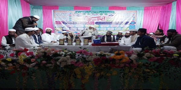 मदरसा मीरकातुल उलूम में एक दिवसीय जलसा, चार छात्रों को हिफ़्ज़ की दस्तार