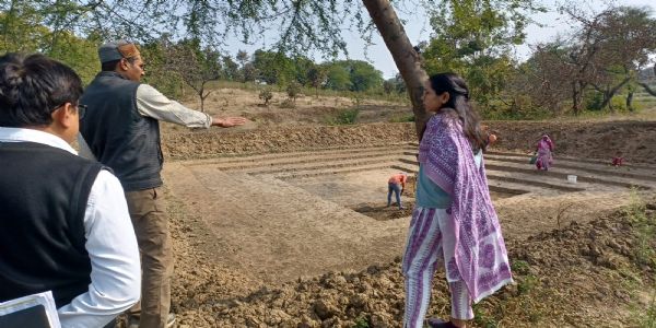 अनूपपुर: खेत तालाब तथा एक बगिया मां के नाम हितग्राही कार्यों का जिला पंचायत सीईओ ने लिया जायजा