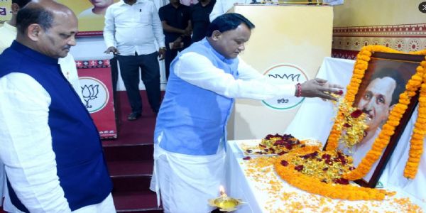 बीजेपी राज्य कार्यालय में ‘समर्पण दिवस’ मनाया गया, मुख्यमंत्री मोहन माझी ने दी श्रद्धांजलि