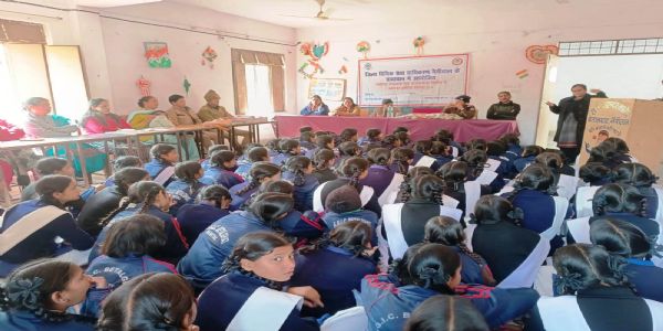 बालिकाओं के लिए विधिक साक्षरता एवं जागरूकता शिविर आयोजित