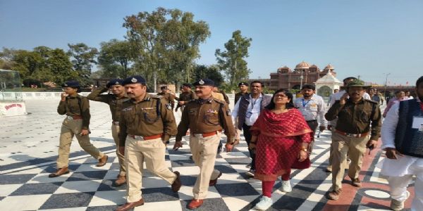 ग्वालियरः वरिष्ठ अधिकारियों ने डबरा के नवग्रह शक्ति पीठ में आयोजित धार्मिक आयोजन की व्यवस्थाओं का किया निरीक्षण