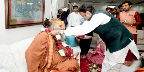 मप्रः उप मुख्यमंत्री शुक्ल ने किया आचार्य राजेन्द्र दास का आत्मीय स्वागत