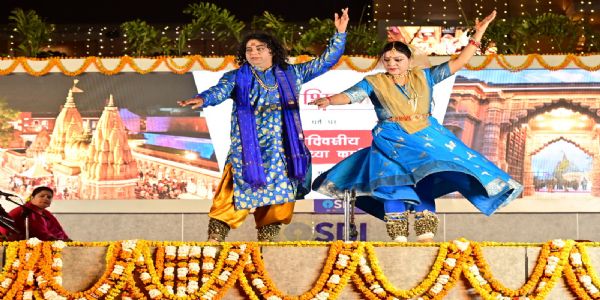 श्री काशी विश्वनाथ धाम में महादेव के समक्ष गूंजा सरोद,महाशिवरात्रि महोत्सव की सांस्कृतिक संध्या ने बांधा समां