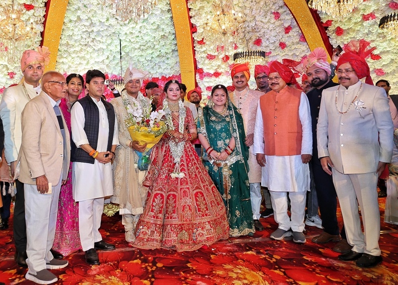 ऊर्जा मंत्री तोमर के पुत्र के विवाह समारोह में शामिल हुए