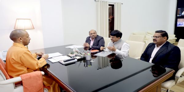 आईआईए बरेली के प्रतिनिधिमंडल ने मुख्यमंत्री के समक्ष रखी जिले के विकास की रूपरेखा