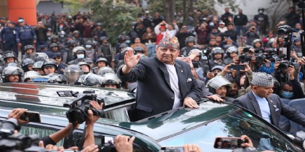 पूर्व राजा ज्ञानेन्द्र शाह के काठमांडू आगमन को देखते हुए त्रिभुवन अंतरराष्ट्रीय हवाईअड्डे के आसपास निषेधाज्ञा