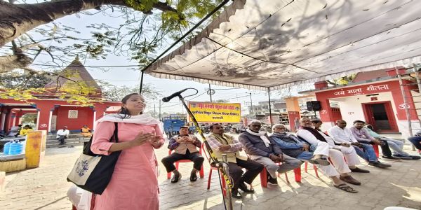 वाराणसी में बिजली कर्मियों ने इलेक्ट्रिसिटी अमेंडमेंट बिल के विरोध में किया प्रदर्शन