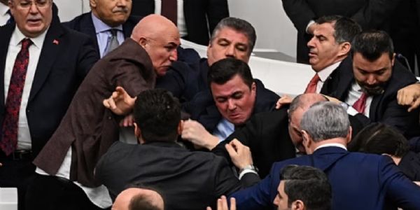 तुर्किये की संसद में न्यायमंत्री की नियुक्ति पर विवाद, सदस्यों में झड़प, मारपीट