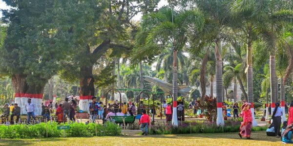लोक भवन उद्यान में उमड़ी भीड़, 20,110 लोगों ने किया भ्रमण