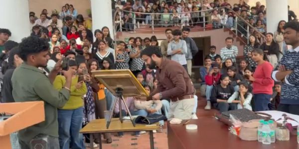 वॉटर कलर में संतुलन, धैर्य और निरंतर अभ्यास की विशेष आवश्यकता : चित्रकार शशांक शुक्ला